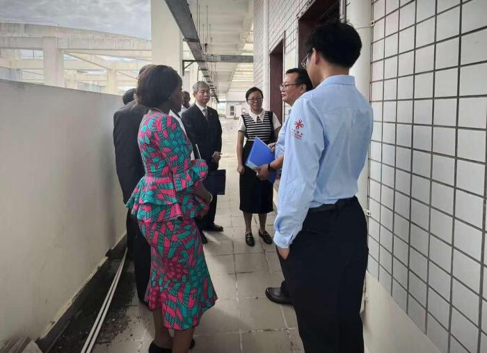 寇亚南参赞实地考察援贝宁外交部大楼技术援助项目