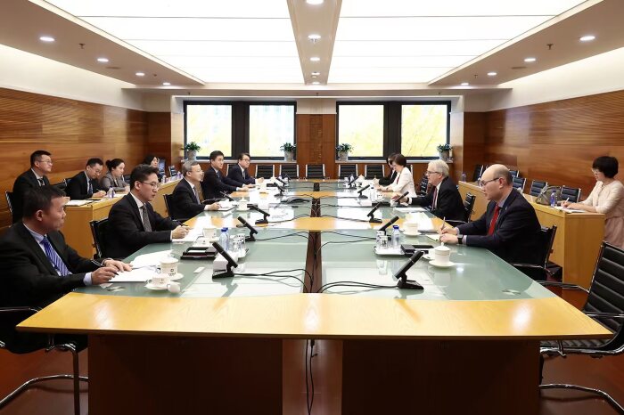 王受文国际贸易谈判代表兼副部长会见美国英特尔公司高级副总裁安德鲁斯
