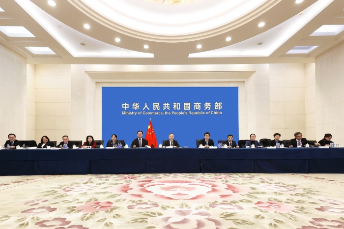 商务部国际贸易谈判代表兼副部长王受文与洪都拉斯经济发展部部长塞拉托就中洪自贸协定谈判举行视频会谈