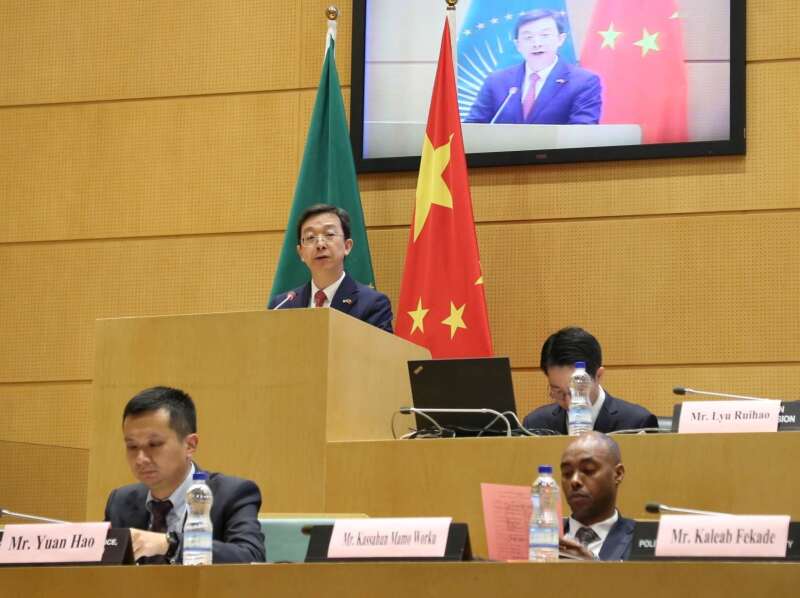 20260708驻非盟使团团长蒋烽大使出席第140届广交会非盟推介会并致辞1.jpg