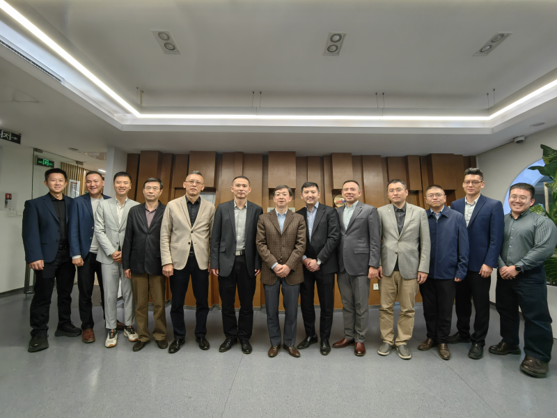 20251226驻非盟使团团长蒋烽大使率队调研华为埃塞公司.png