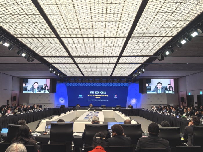 凌激副部长兼国际贸易谈判副代表出席亚太经合组织第三十六届部长级会议.jpg